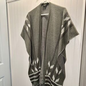 ROOTS Canada Poncho  - Grey Acrylic
